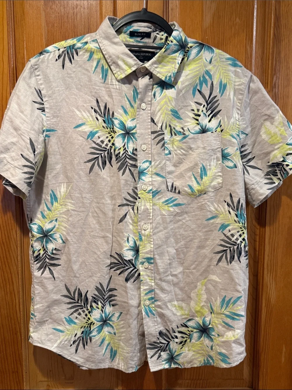 Banana Republic slim fit linen blend button down tropical shirt size medium.